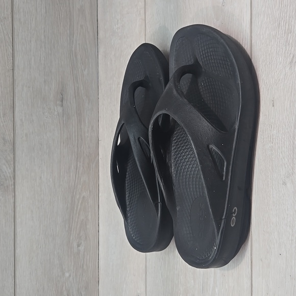 Oofos Women Thong Recovery Black Slide Sandals Shoes Sz 6 - Picture 2 of 12